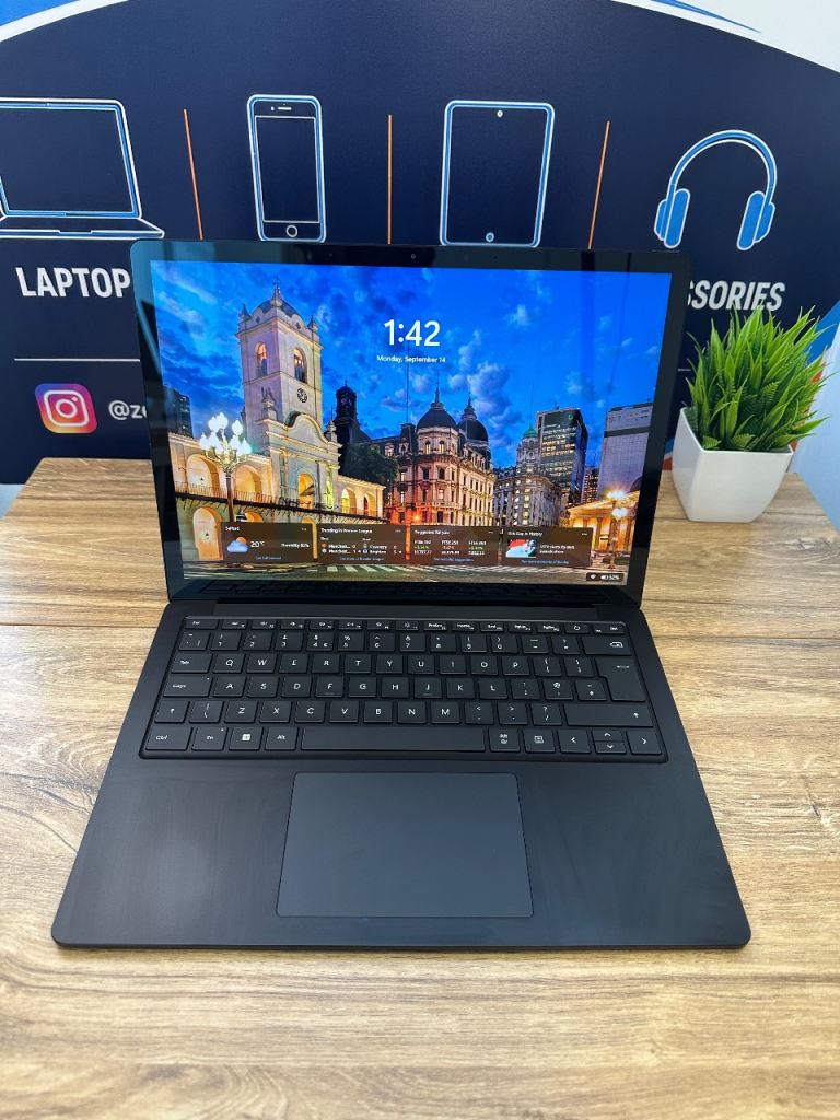 Microsoft Surface Laptop 5 Touchscreen | 16gb ram 256gb SSD | Intel Core i7 | Very Fast Laptop