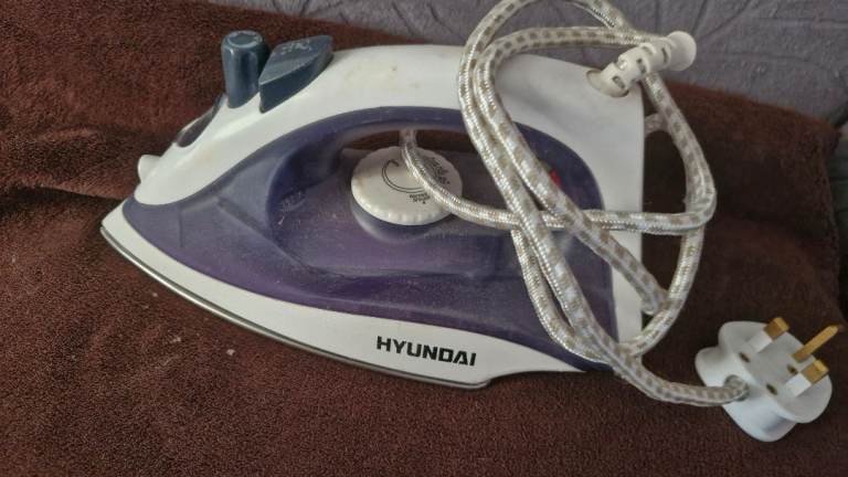 Hyundai Steam Iron - Good Working Order