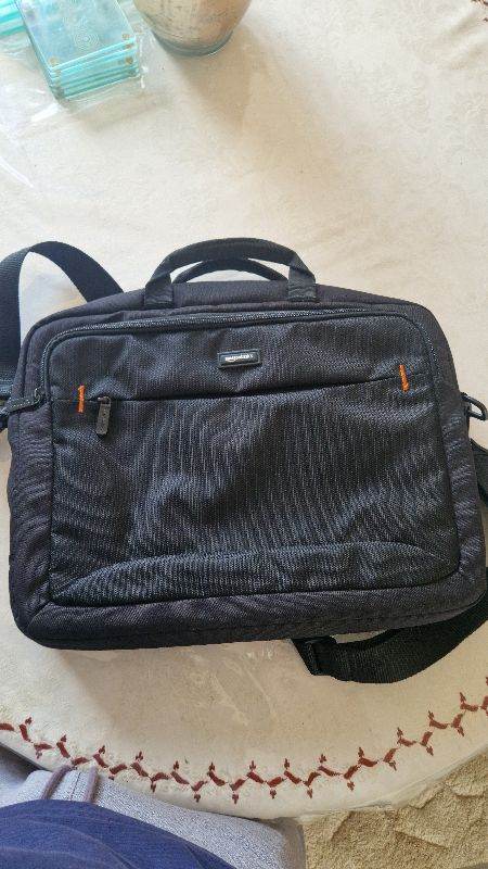 Amazon Basics Compact Laptop Shoulder Bag 15.6inch Carrying case with Accessory Storage Pockets