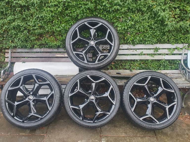 Ford 19" ST 3 Alloy Wheels with tyres 