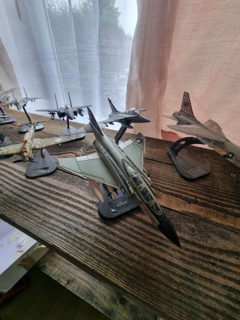 Model planes x 11