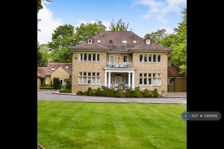 2 bedroom flat in Wetherby Road, Leeds, LS8 (2 bed) (#2916862)