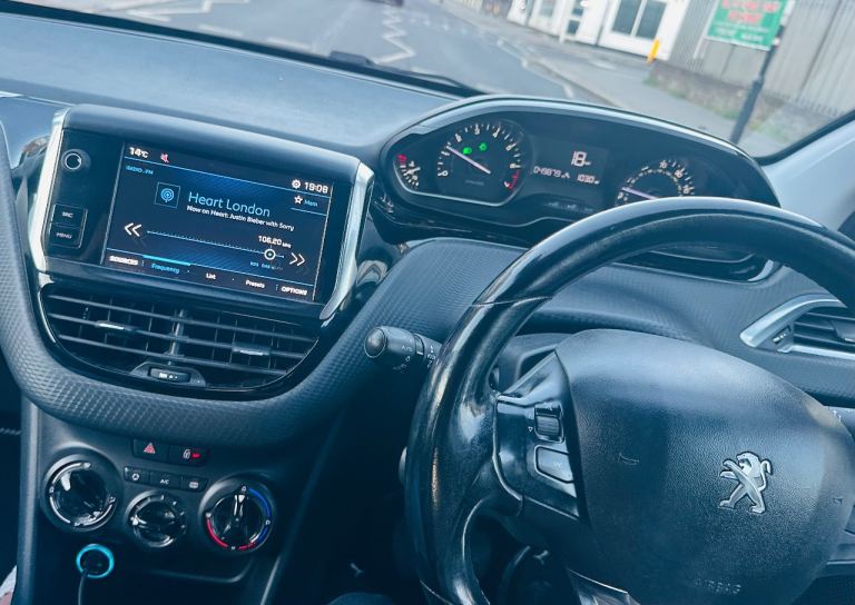 Peugeot, 208, Hatchback, 2018, Manual, 1199 (cc), 5 doors