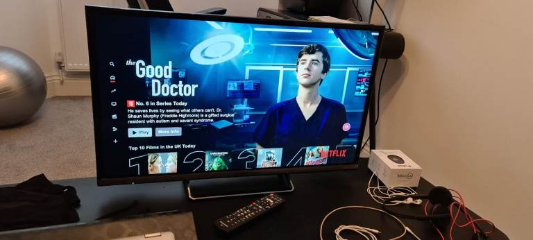 Panasonic 32" Smart TV Netflix TX-32DS500B / Wifi-Ethernet