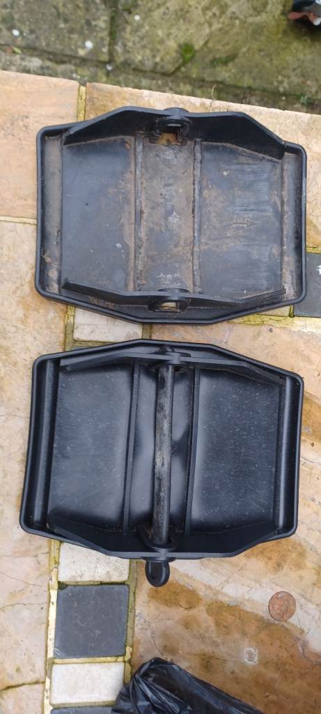 Caravan corner support foot