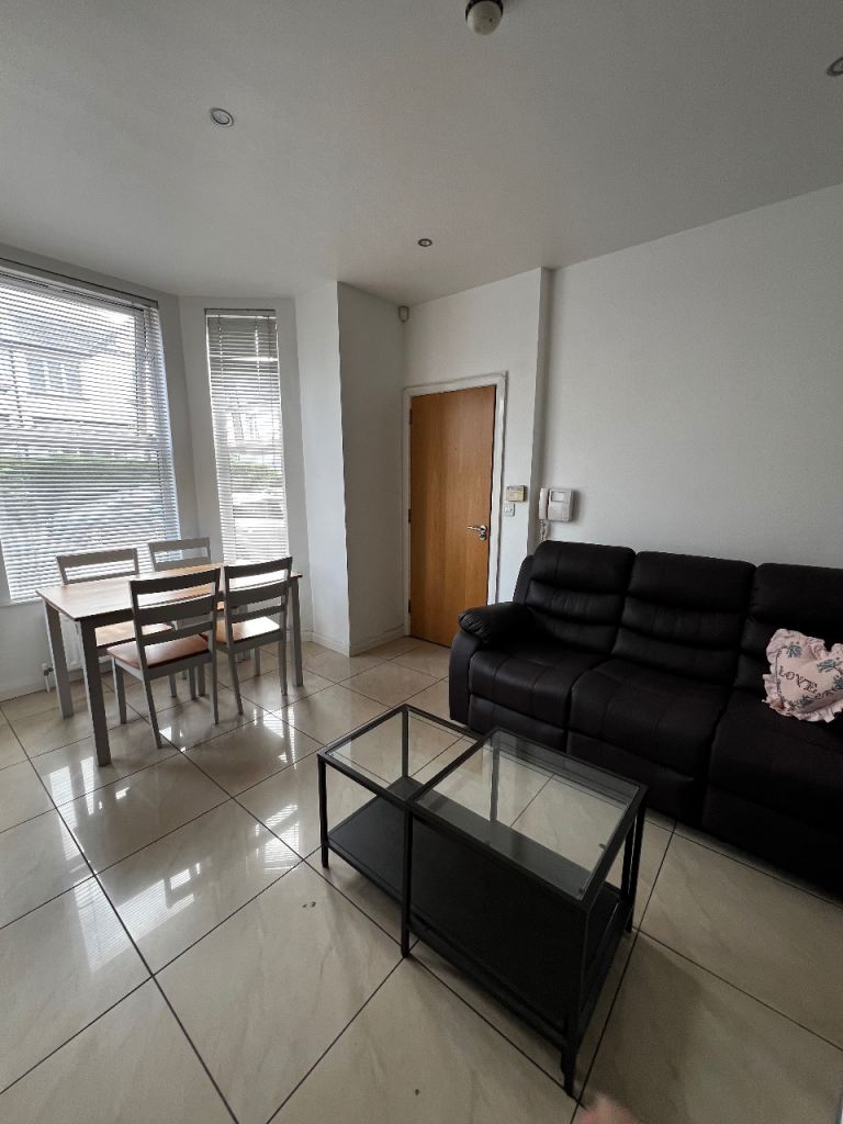 3 Bed Ground Floor Apt Wellesley Avenue