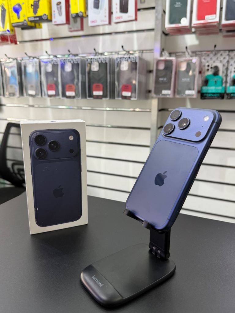Apple iPhone 17 Pro 256GB Deep Blue (Unlocked) in Immaculate Condition 100% BH
