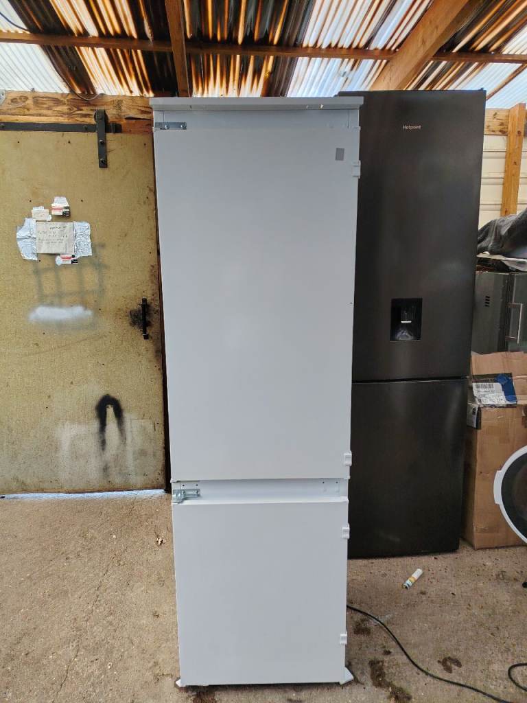 Indesit integrated fridge freezer 178cm, Like new