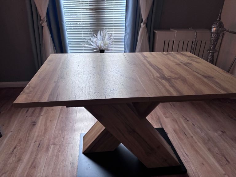 Extendable Dining Table 