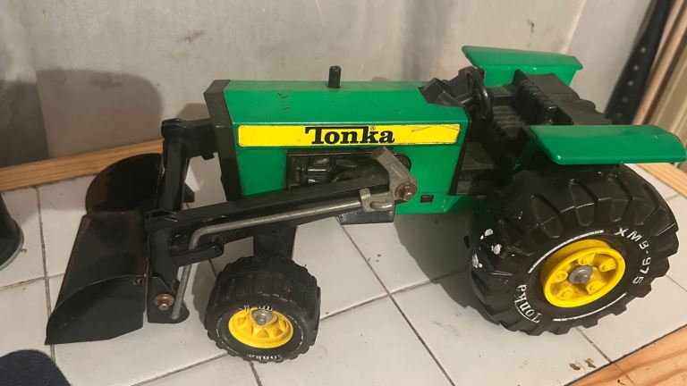 Vintage Tonka Tractor and Ford 4000 Tractor with Trailer