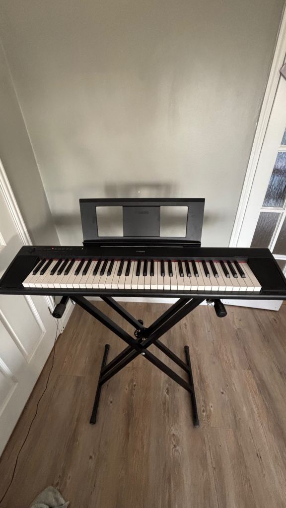 Yamaha Piaggero NP-12 keyboard with stand, stool and headphones 