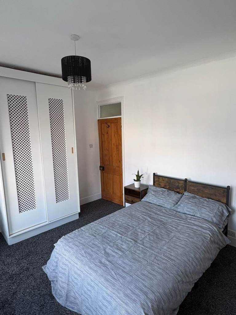 2 X DOUBLE BEDROOMS IN MODERN 3-BED HOUSE | BILLS INCLUDED | LIVE-IN LANDLORD