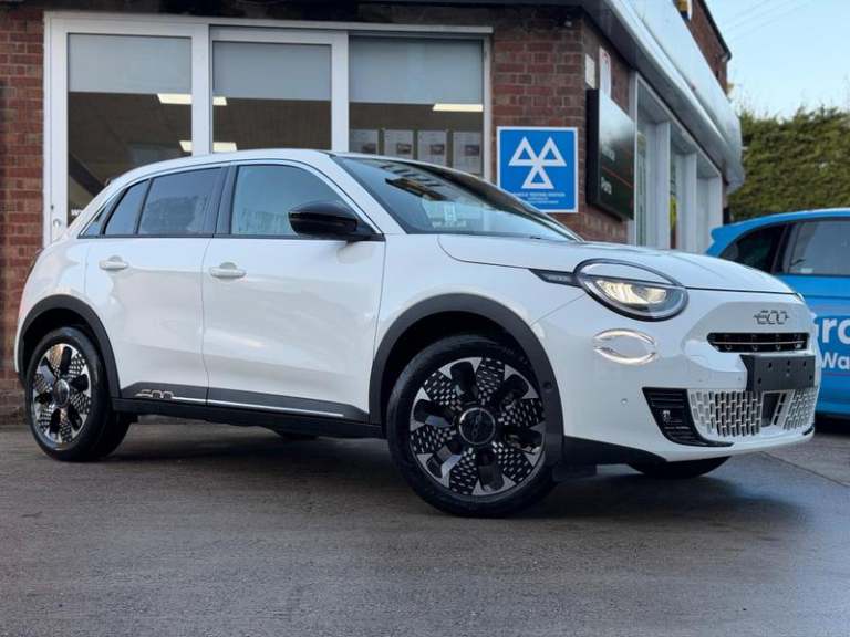 2025 Fiat 600 1.2 MHEV La Prima SUV 5dr Petrol Hybrid e-DCT Euro 6 (s/s) (100 ps) Automat SUV Hyb...