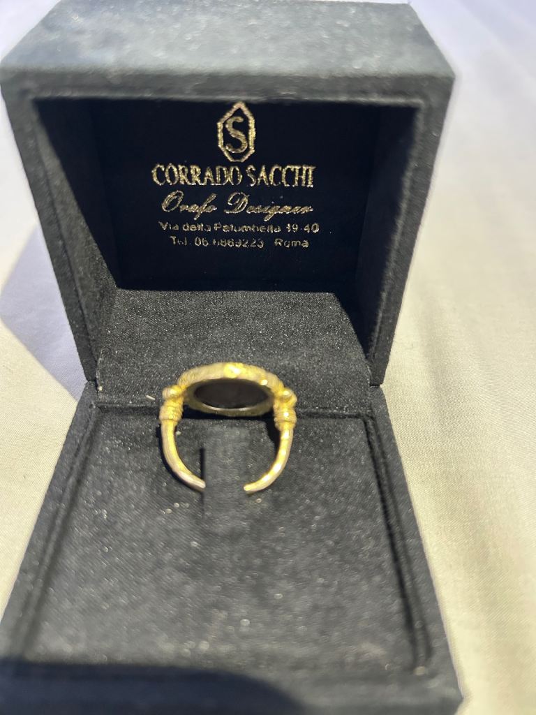 18ct yellow gold Roman coin ring 