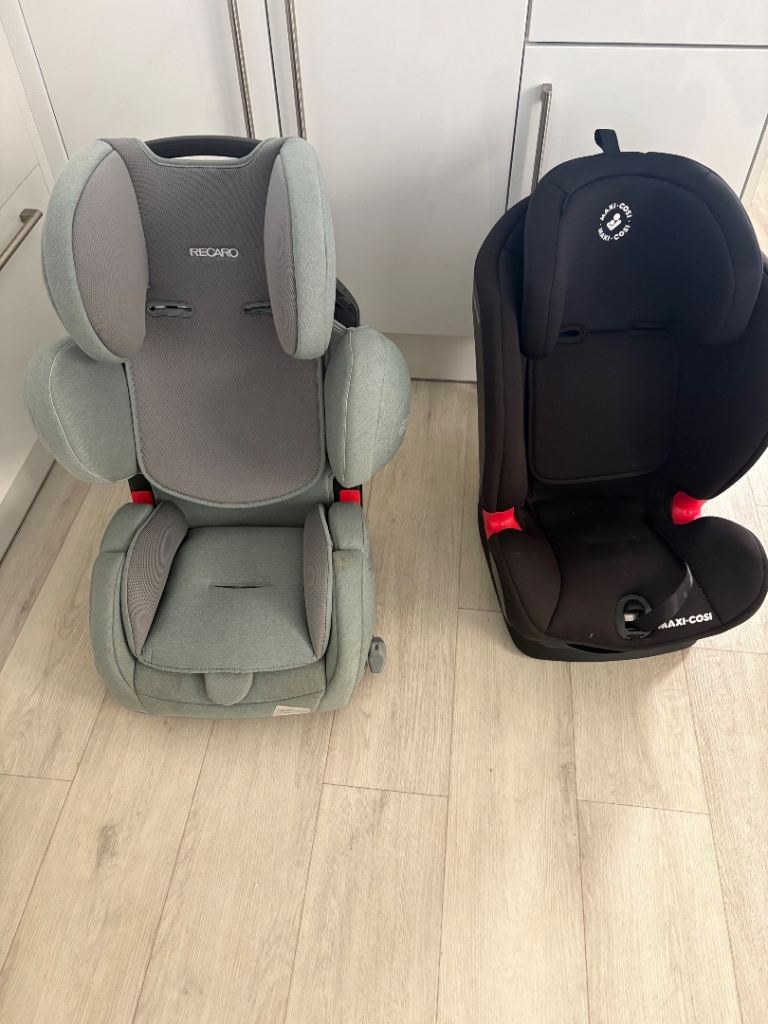 2 car seats Recaro and Maxi-Cosi