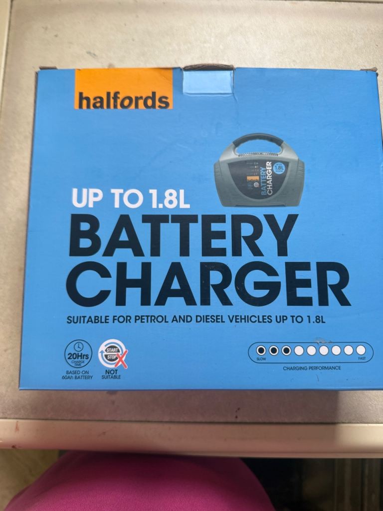 Halfords Battery Charger – Up to 1.8L Vehicles – Excellent Condition