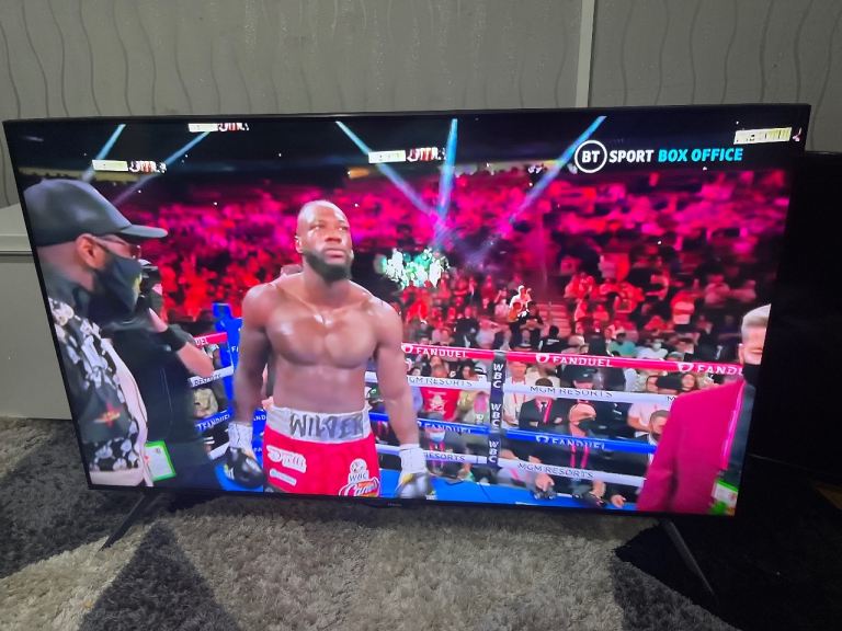 55 inches Samsung Smart 4k tv with remote in perfect condition 