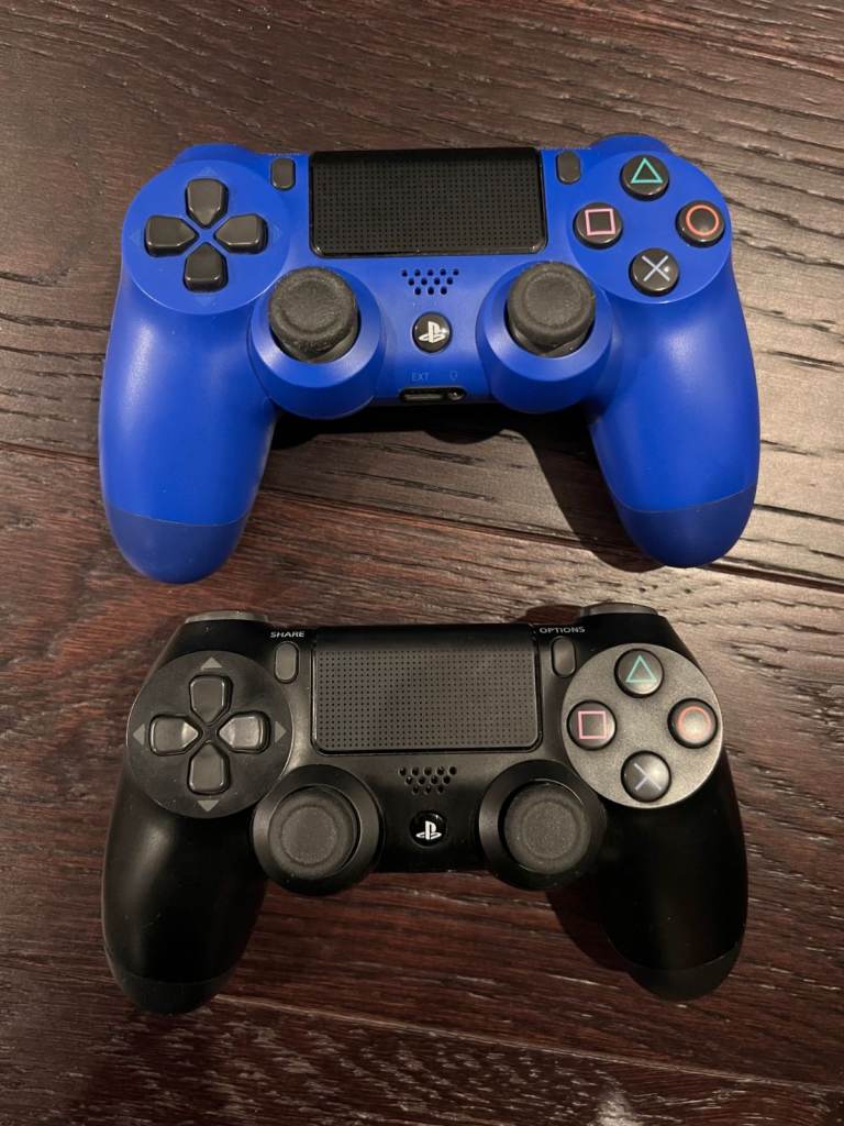 PS4 Slim 500G, 2 Controllers, Official Camera V2