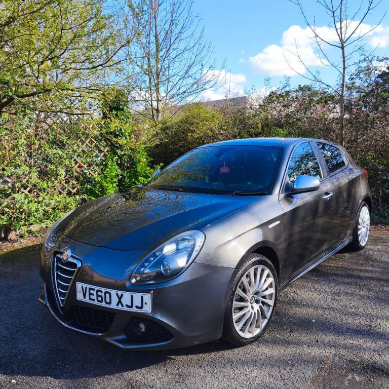 Alfa Romeo Giulietta- Low milage, Long MOT, panoramic sunroof, alloy 18'' wheels
