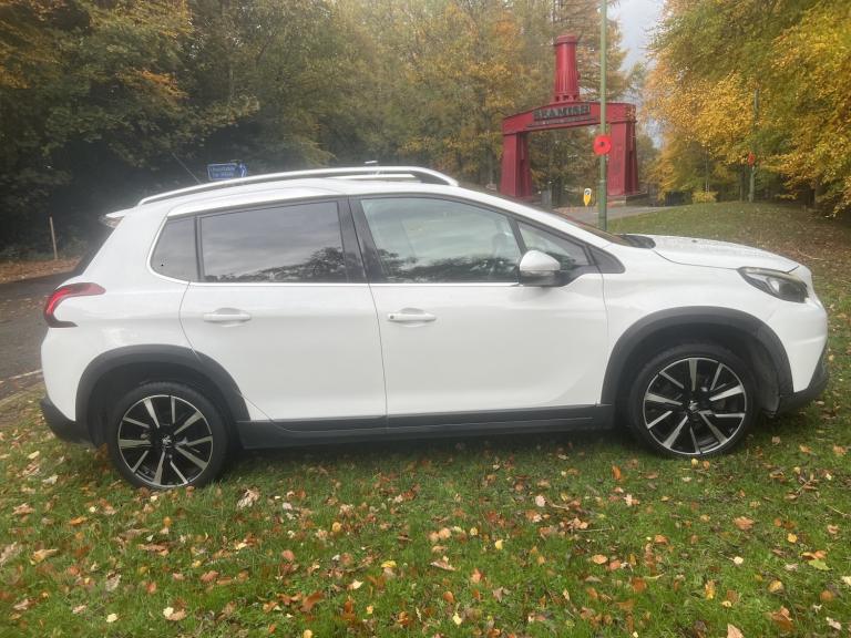 PEUGEOT 2008 1.2 PureTech Allure White Manual Petrol 2017