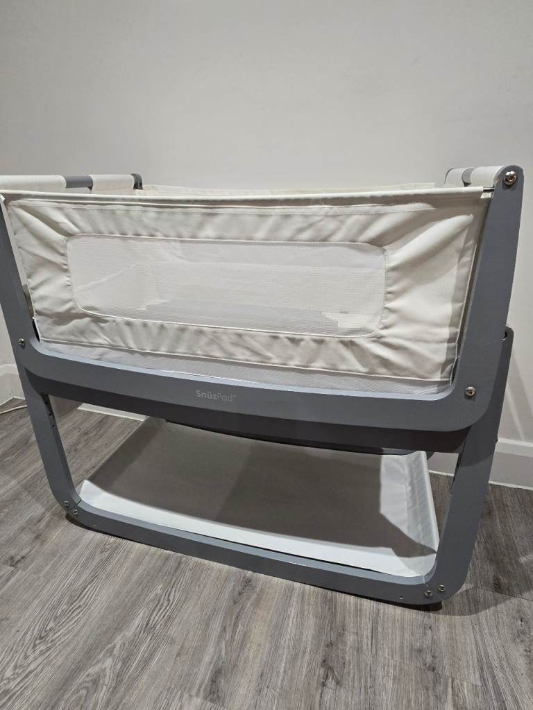 Snuzpod 4 grey good condition