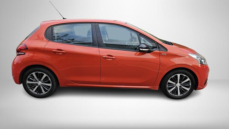 2016 Peugeot 208 1.2 PureTech XS White Hatchback 5dr Petrol Manual Euro 6 (82 ps) Hatchback Petro...