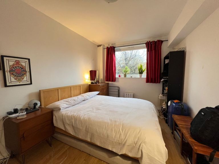 Double bedroom for single person, next to Hampstead Heath