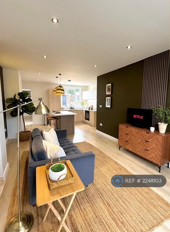 2 bedroom house in Gladstone Street, Basford, ST4 (2 bed) (#2248103)