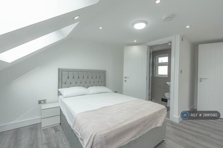 5 bedroom house in Lakehall Road, Thornton Heath, CR7 (5 bed) (#2881590)