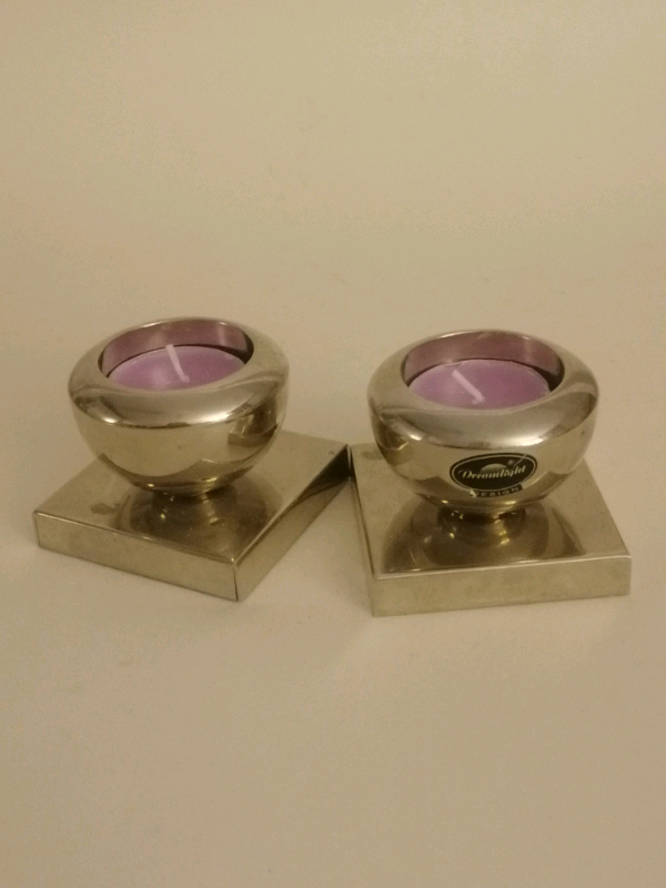 2 Small candle holder. 