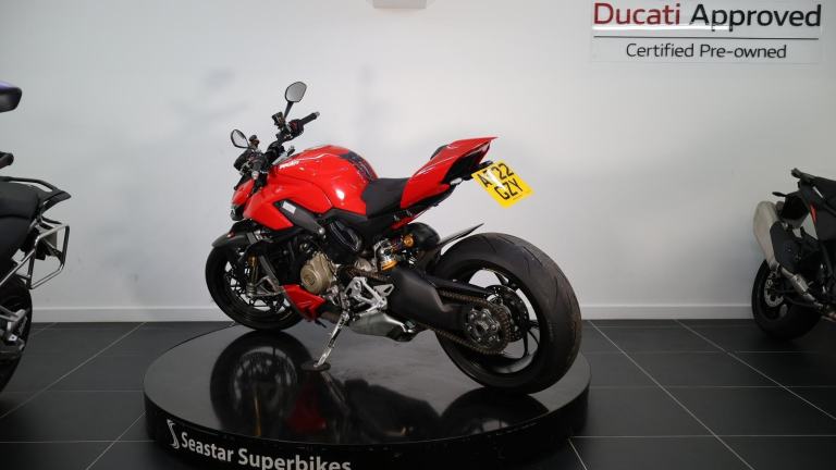 DUCATI STREETFIGHTER V4 S - 2022 - 12000 MILES