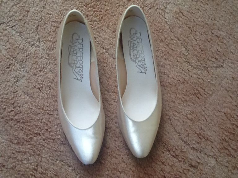 Ladies satin shoes 