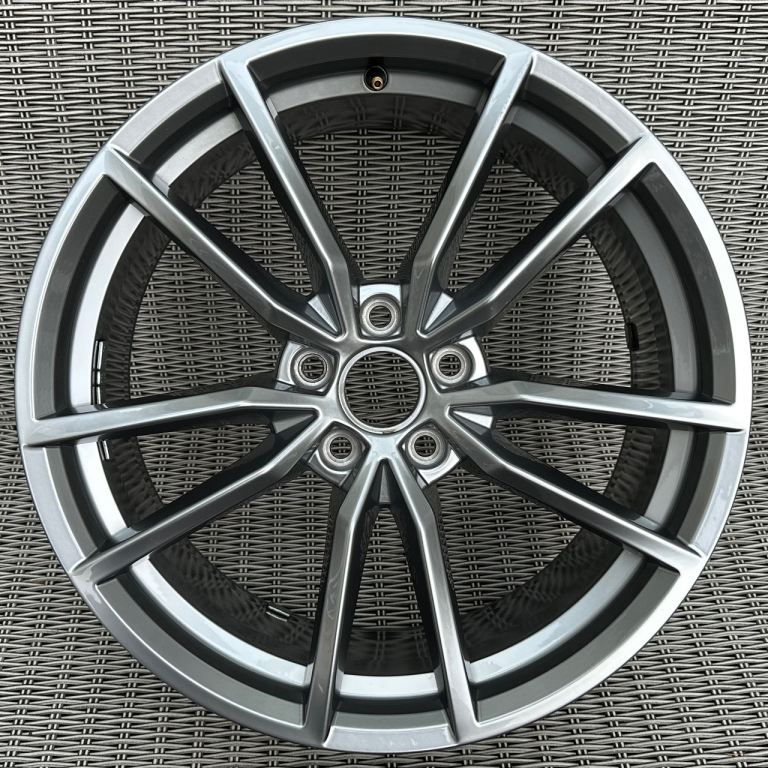 Genuine OEM VW Golf R 19” Pretoria Wheel. 5G0601025AJ/CK. Original finish. Excellent condition.