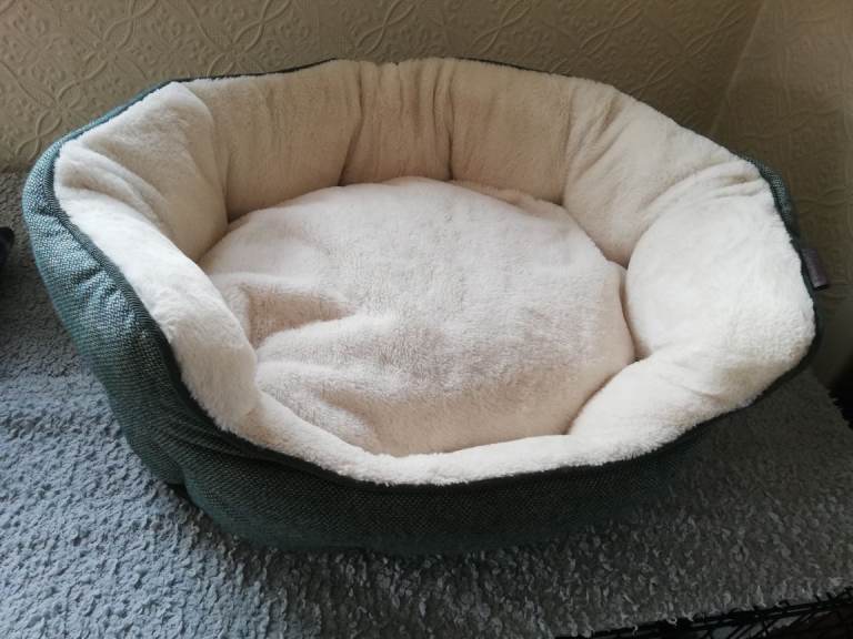 Wainwright medium dog bed
