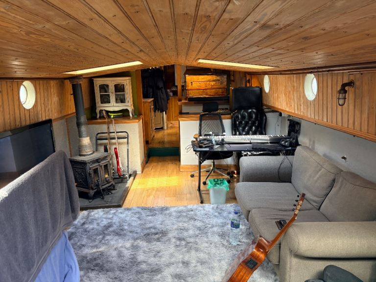 Single room to rent on a barge boat