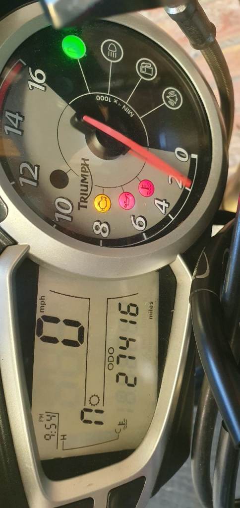 2011 TRIUMPH STREET TRIPLE 675 STUNNING BIKE