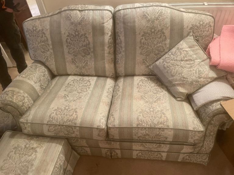 Free sofa/settee very good condition 