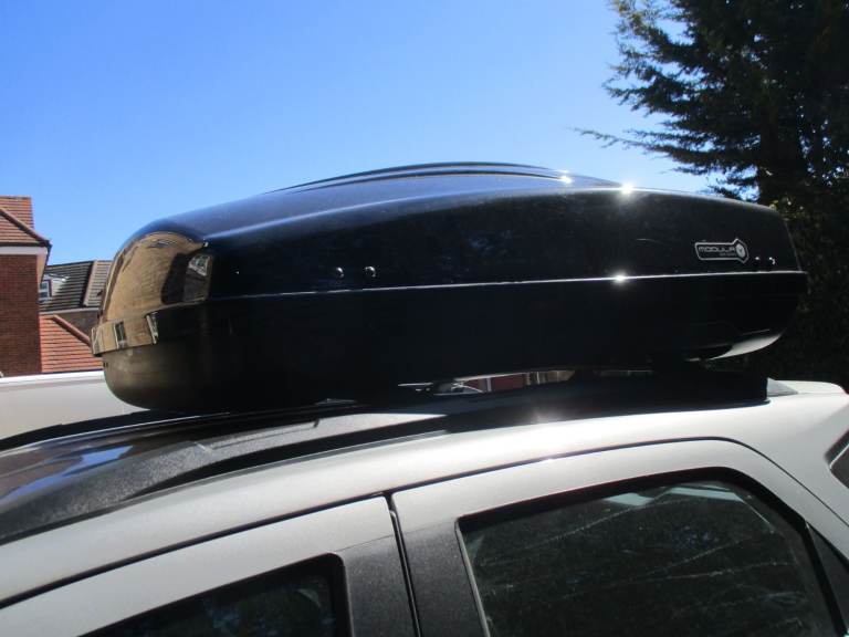 Roof box 