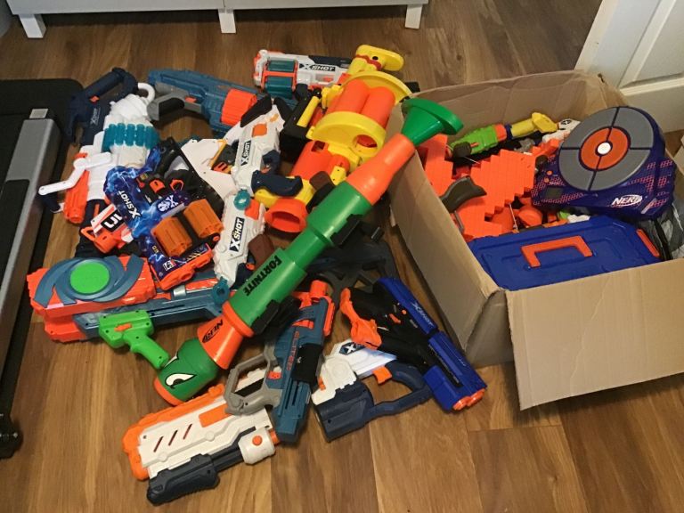 Nerf bundle  23 guns, 1 crossbow, 2 launchers, inflatable barrels, targets and bullets 