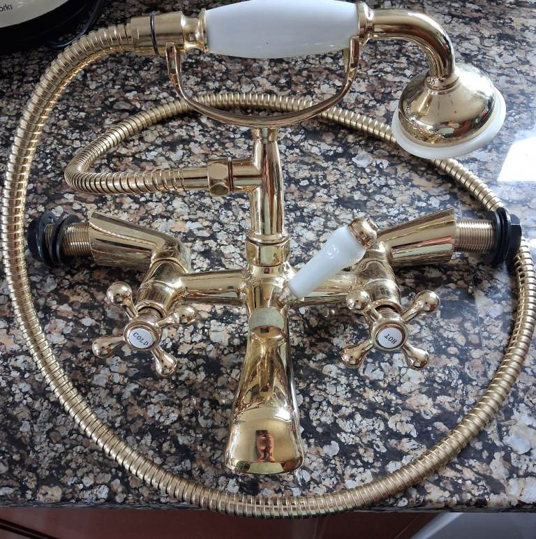 VICTORIA GOLD TRADITIONAL BATH SHOWER MIXER WITH HANDSET– AS NEW