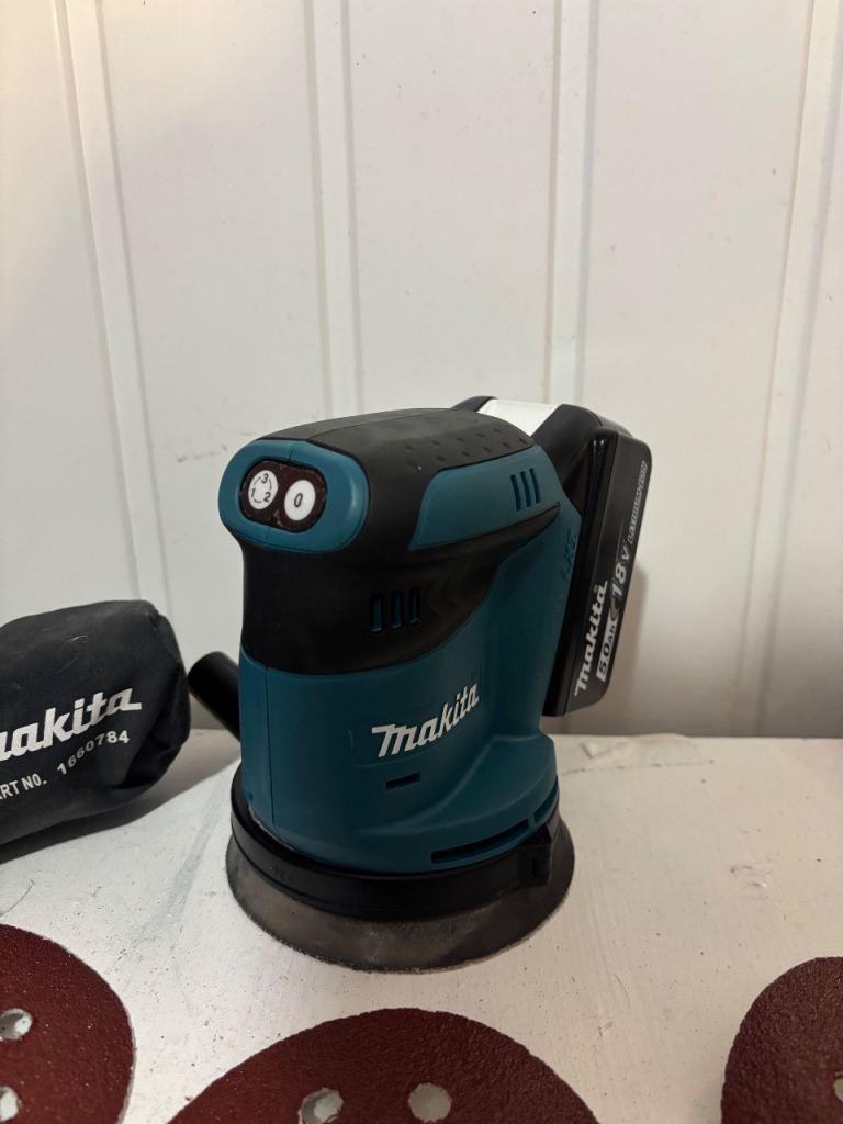 Makita 18v sander + 5amp 