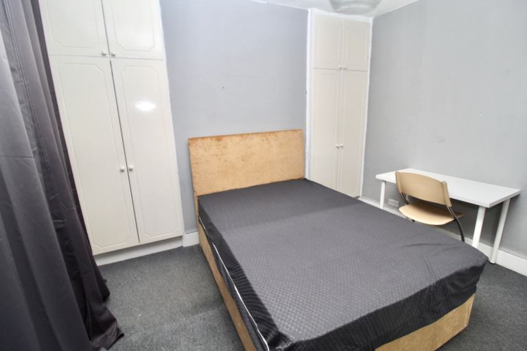 Double Room Available Now GOLDERS GREEN NW2 2HY 