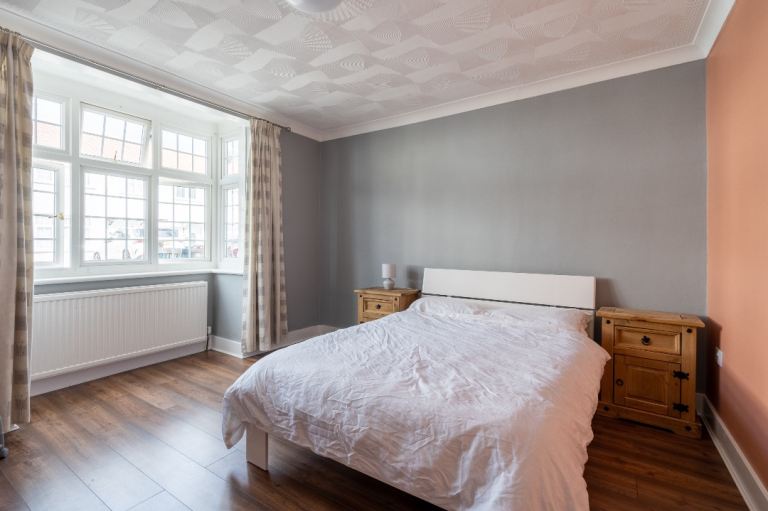 Room To Let - Professional 