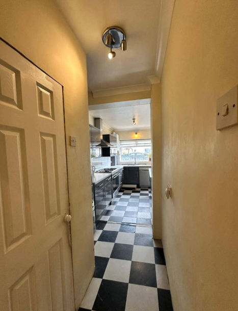 4 -Bedroom House | Fitted Kitchen | Parking | Surrey Road, Dagenham, London RM10