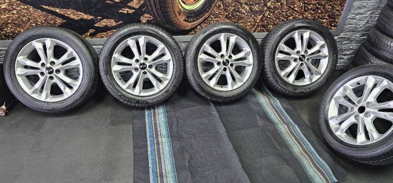 Kia Genuine 17 alloy wheels + 4 x tyres 215 55 17 All Seasons