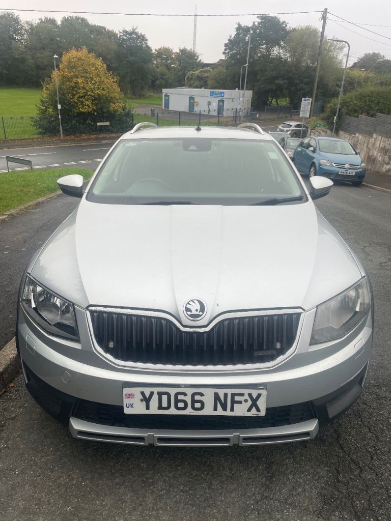 Skoda OCTAVIA SCOUT Estate 2016 Semi-Auto 2L 4x4 4wd 5 doors