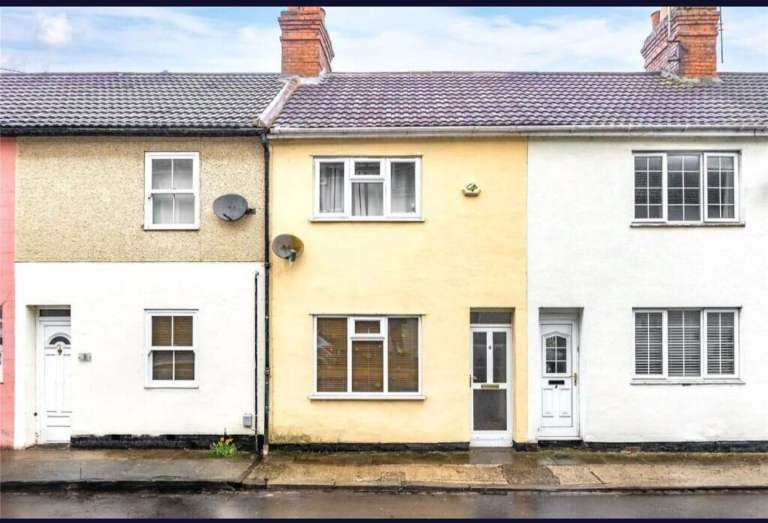 Single Room with Private Balcony – Bills Included