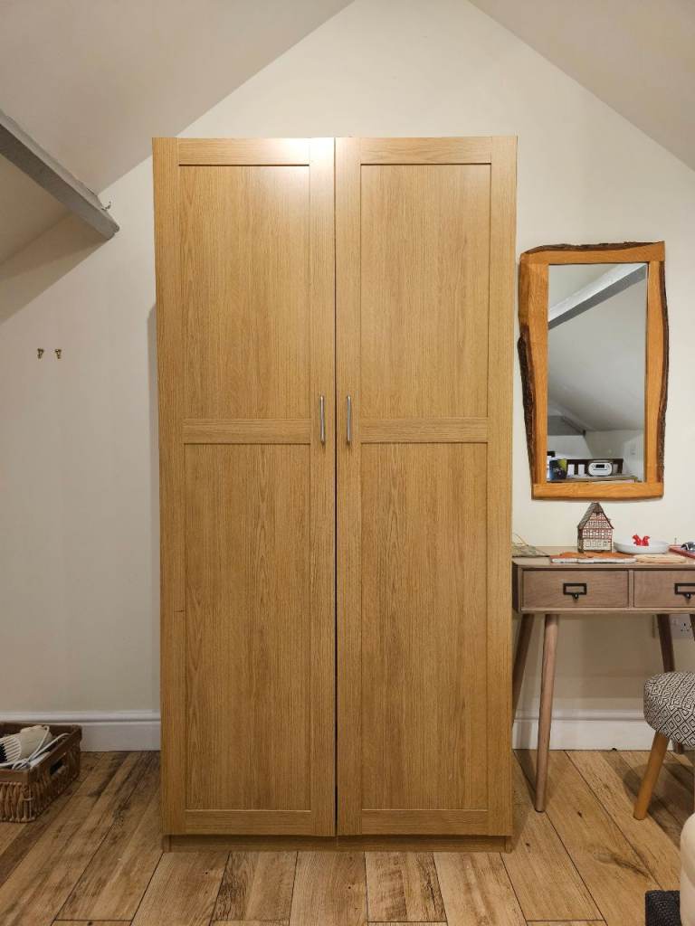 Attractive wood veneer wardrobe