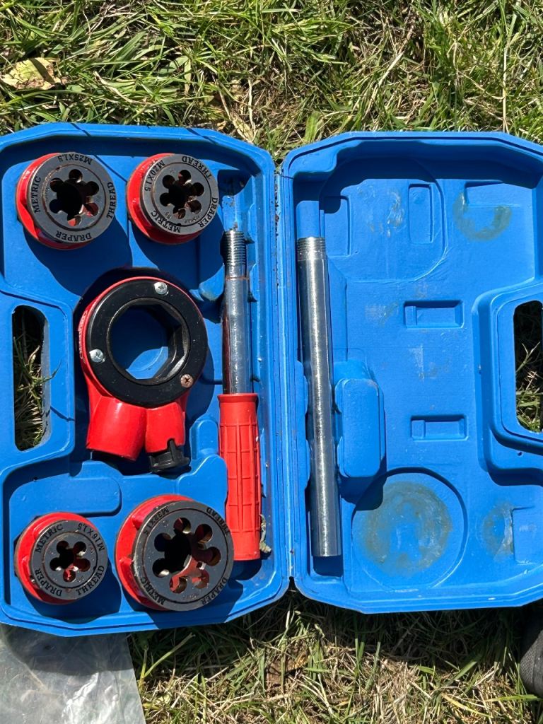 Draper Pipe Threading Die Set in Blue Case – Good Condition