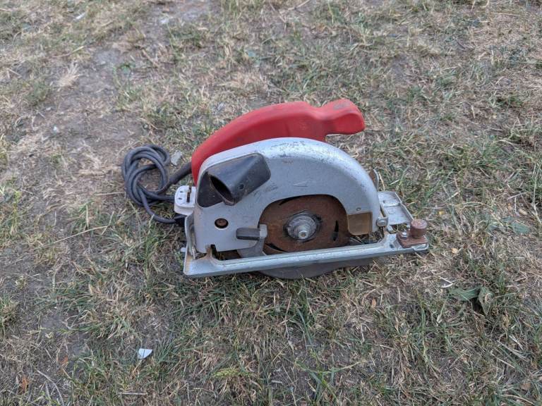 WICKES 800W ELECTRIC CIRCULAR SAW IN GOOD WORKING ORDER + CAN BE SEEN WORKING